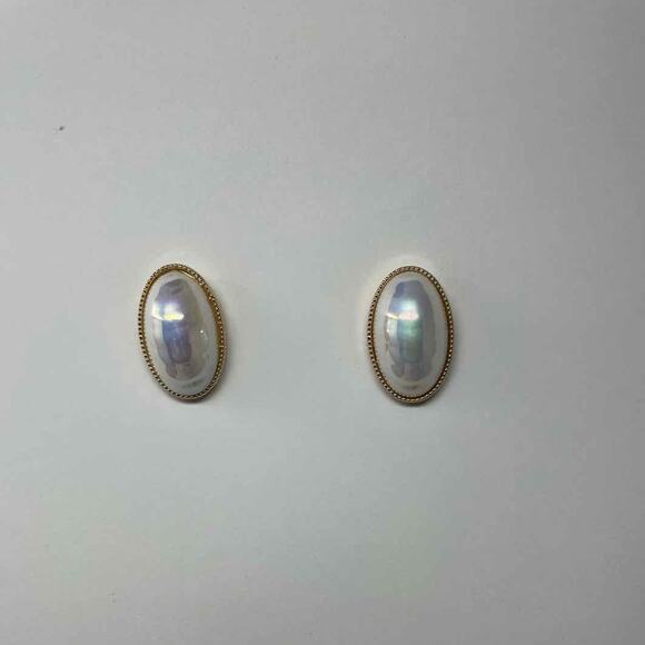 Fashion Pearl Earrings Pierced Oblong Pearlized Dome with Gold Trim - Picture 2 of 2